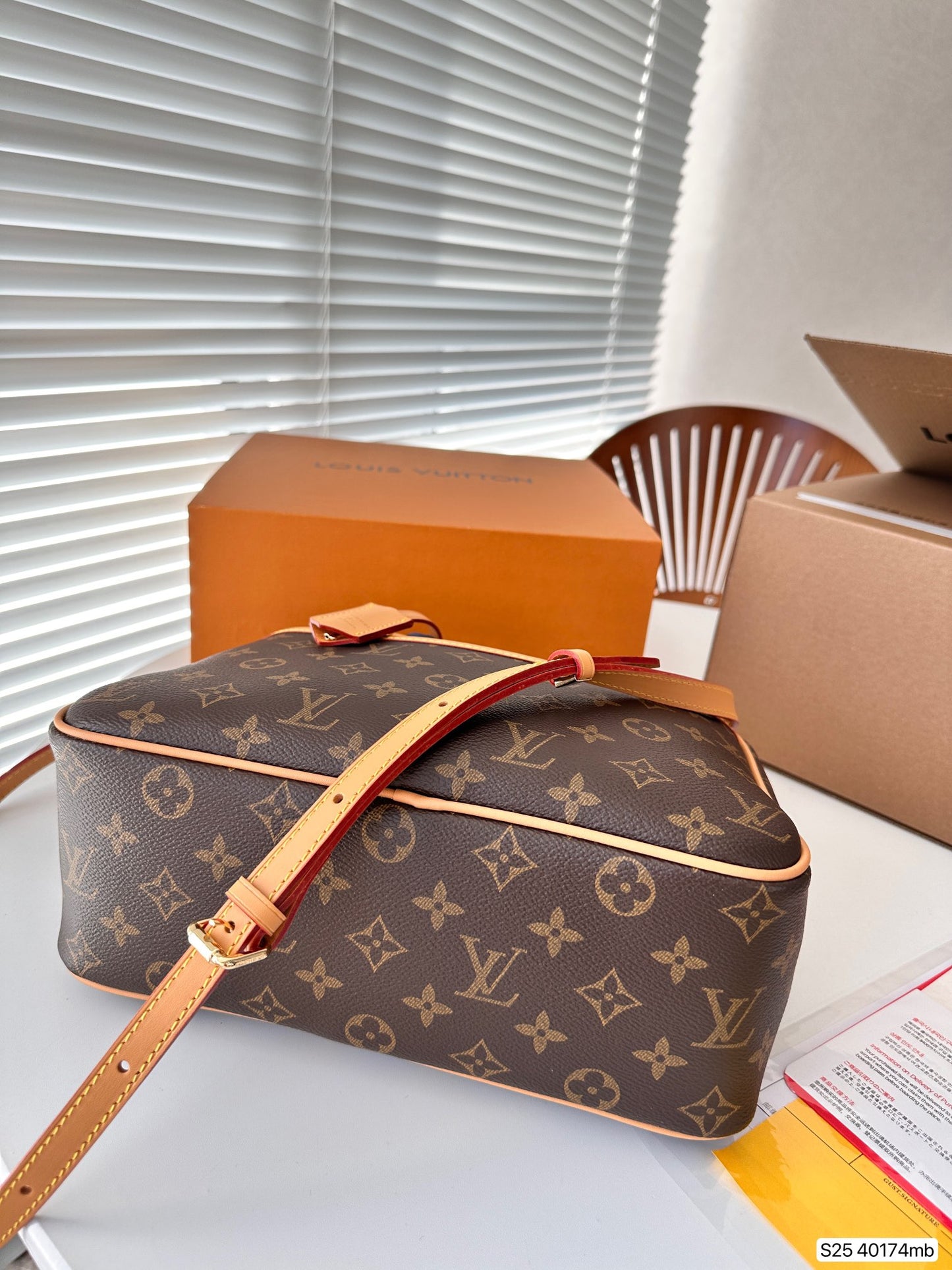 (15) Louis Vuitton Bag