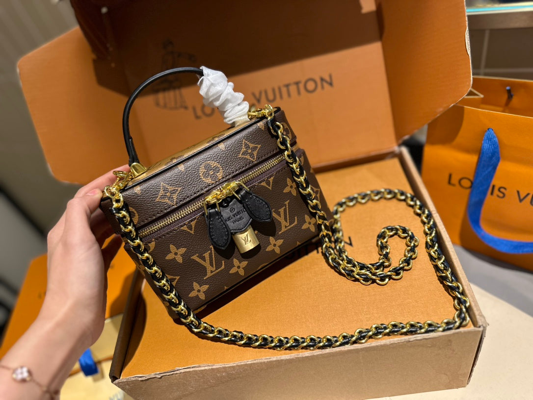 (38) Louis Vuitton Bag (Small)