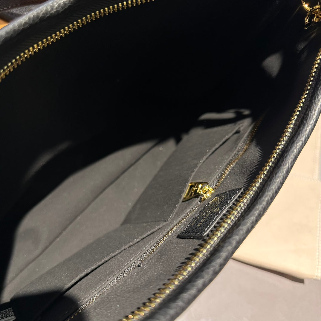 (40) Louis Vuitton Bag