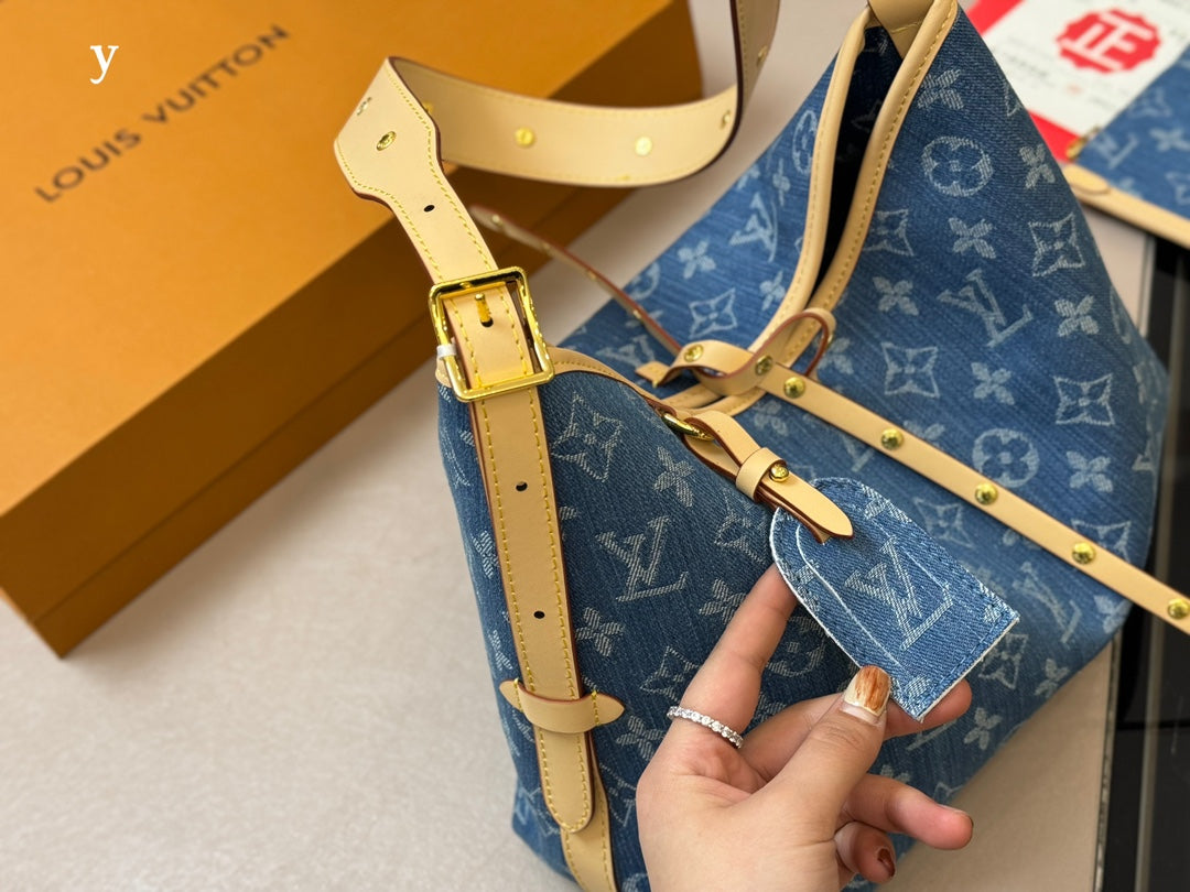 (31) Louis Vuitton Bag