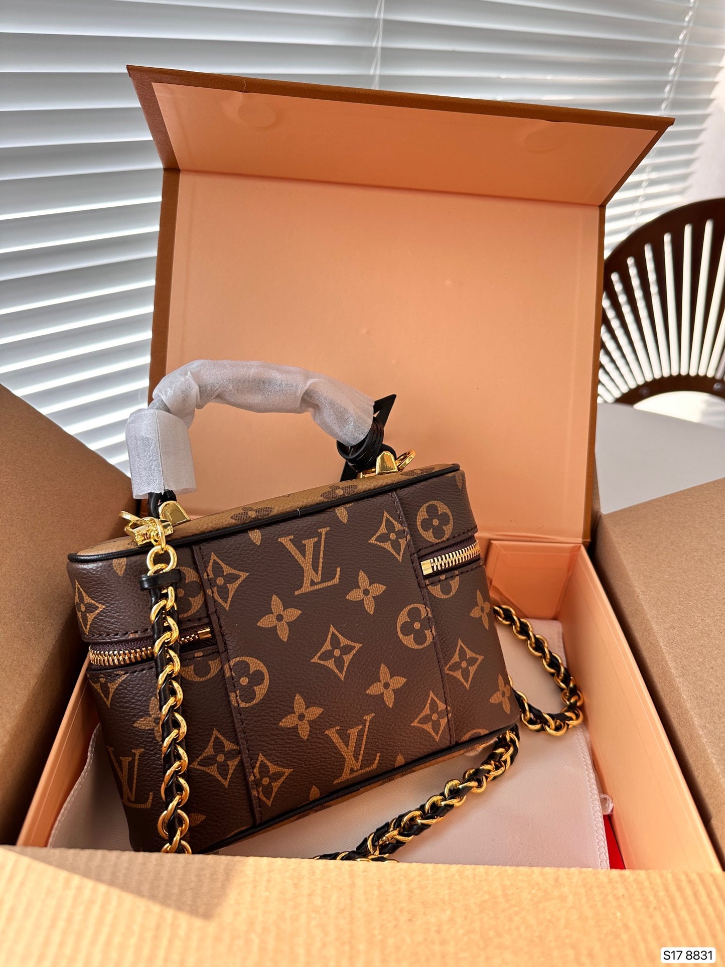 (18) Louis Vuitton Bag (small)