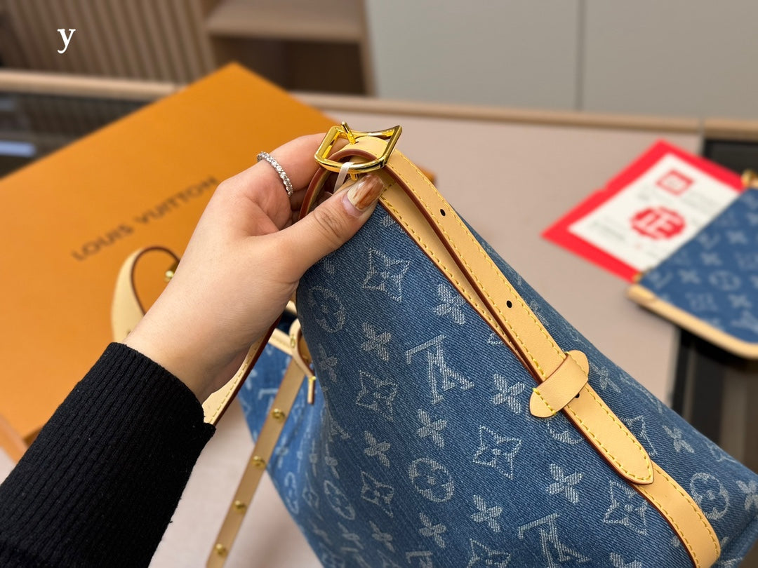 (31) Louis Vuitton Bag