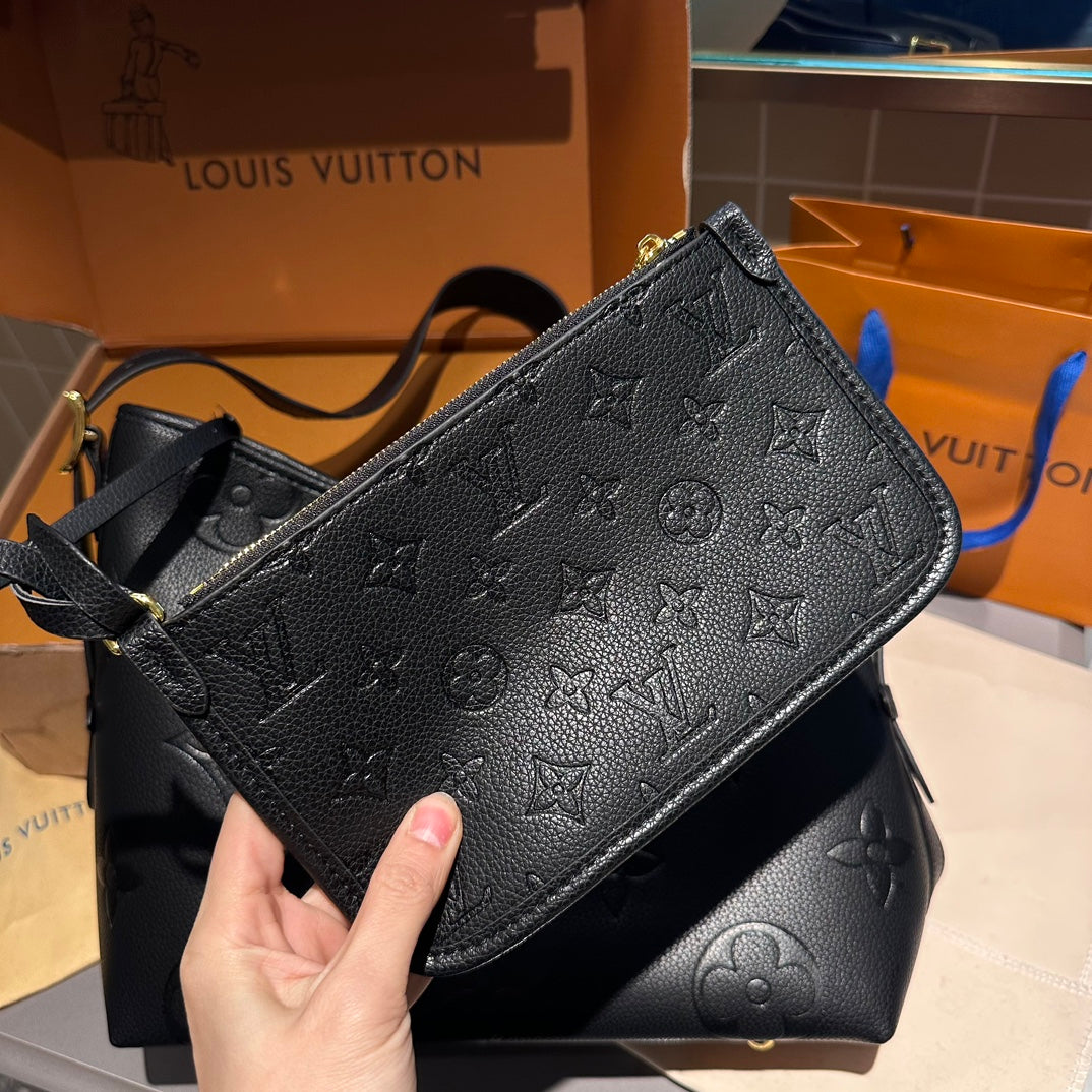 (40) Louis Vuitton Bag