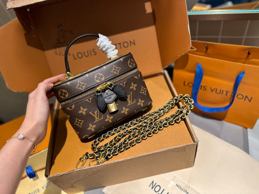 (38) Louis Vuitton Bag (Small)