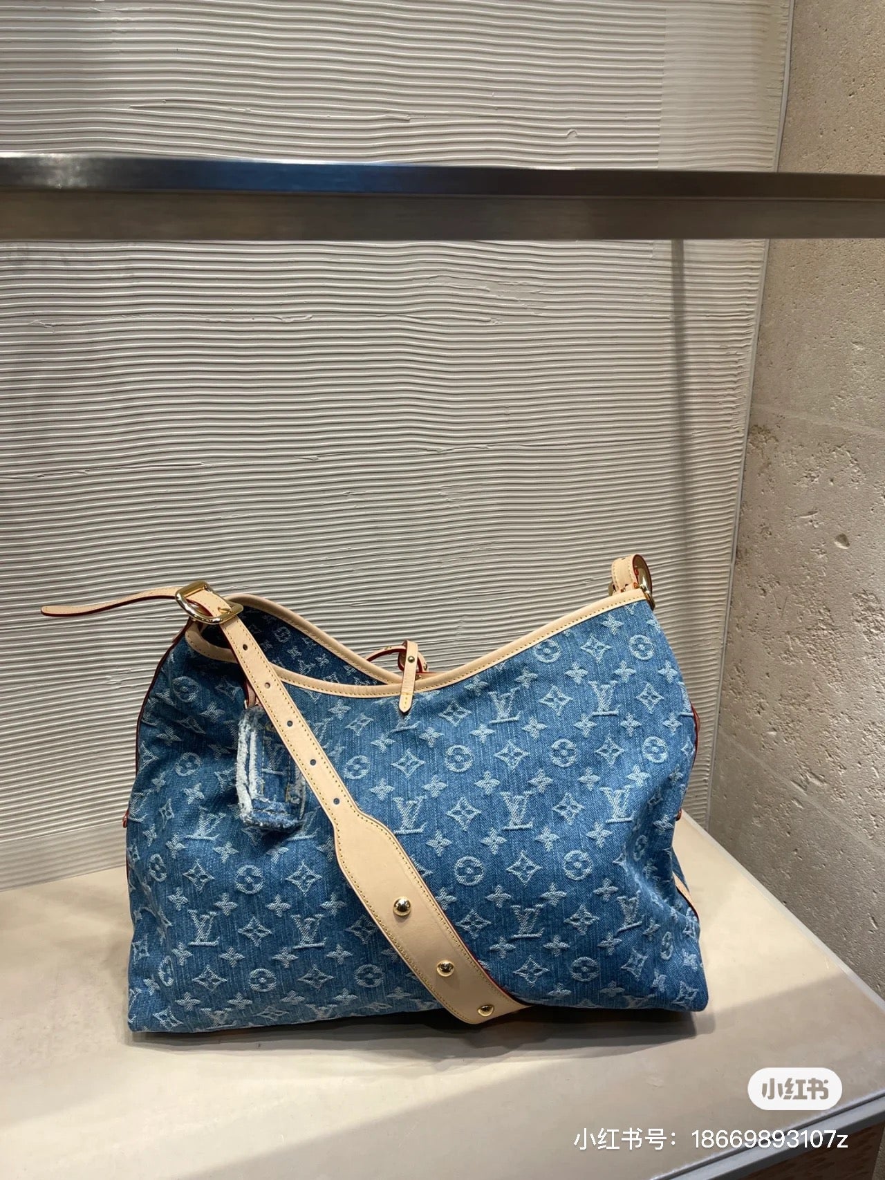 (31) Louis Vuitton Bag