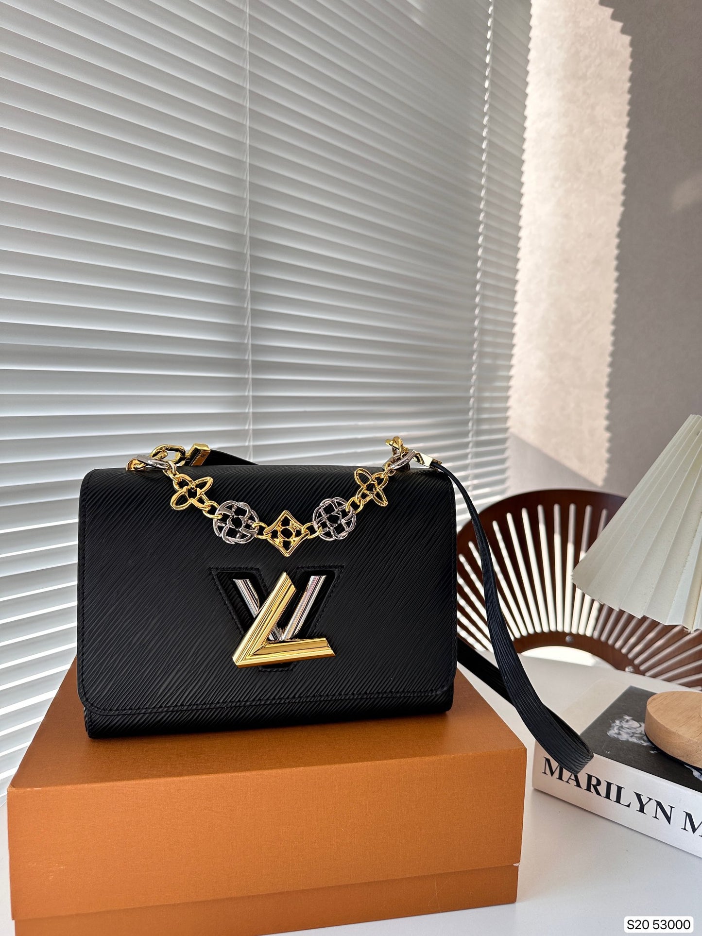 (32) Louis Vuitton Bag (new edition)