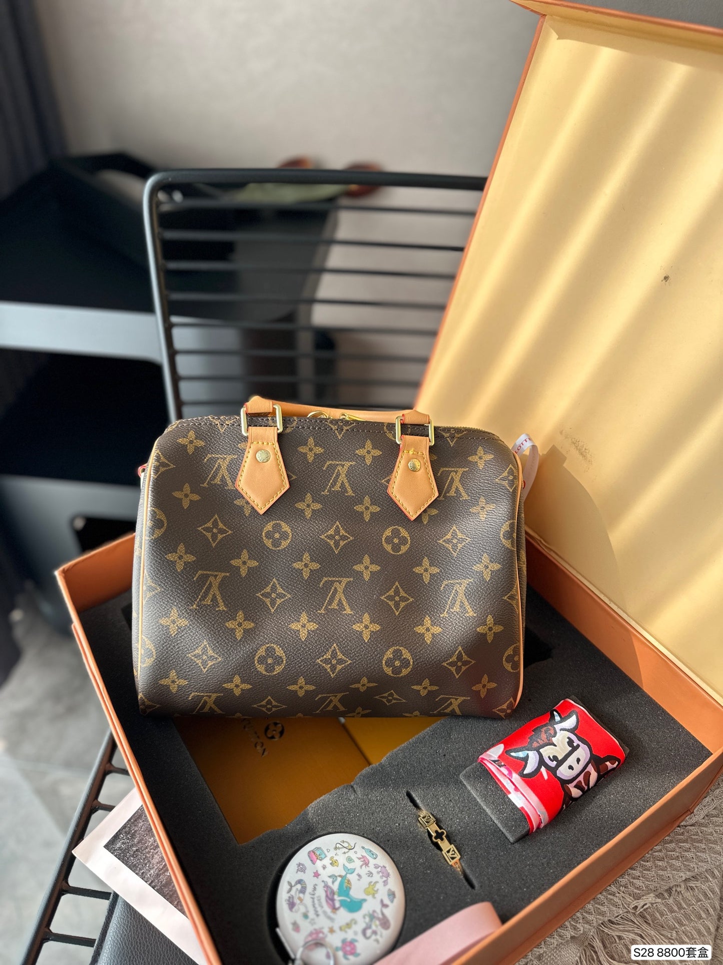 (47) Louis Vuitton Bag