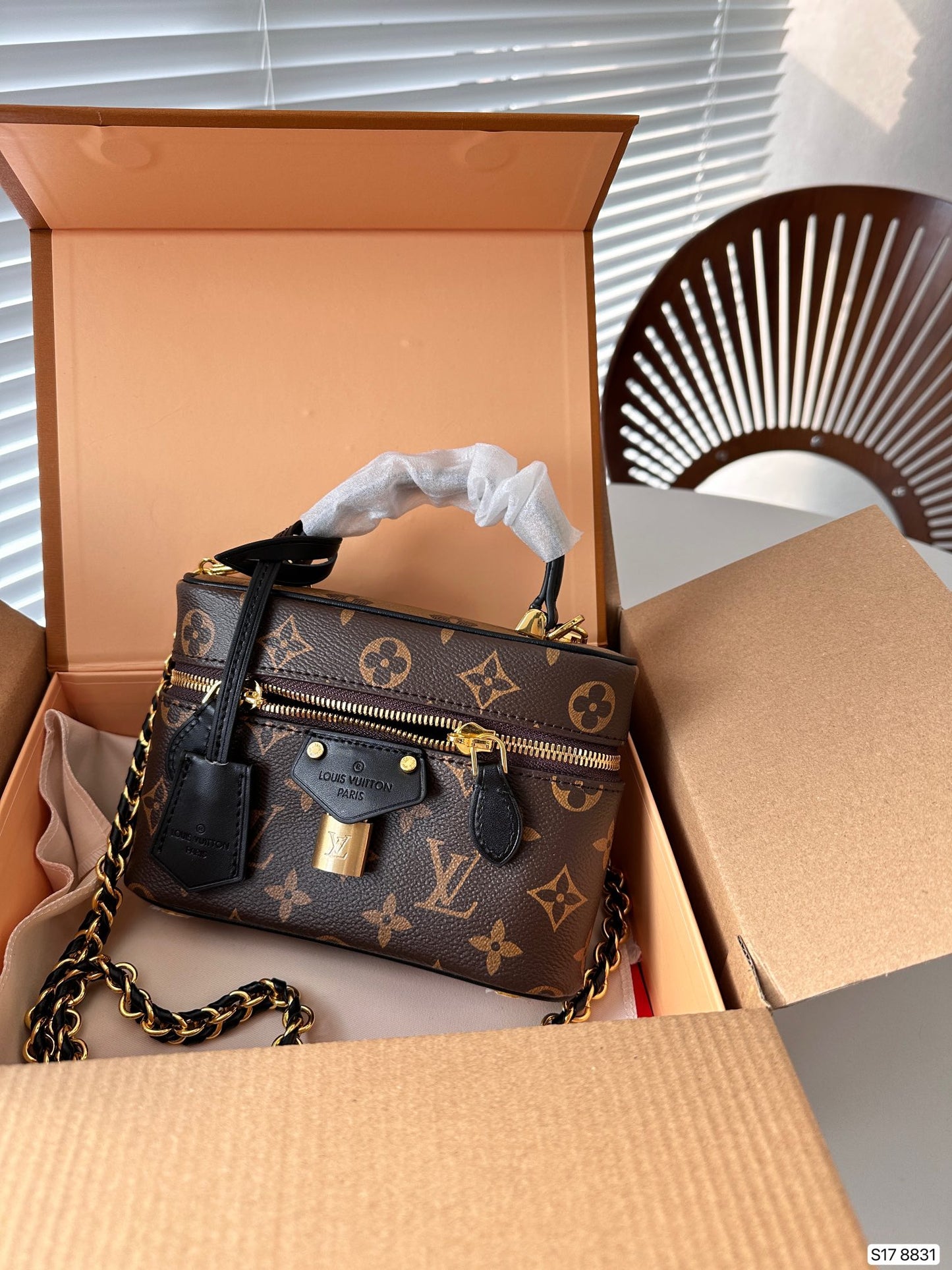 (18) Louis Vuitton Bag (small)