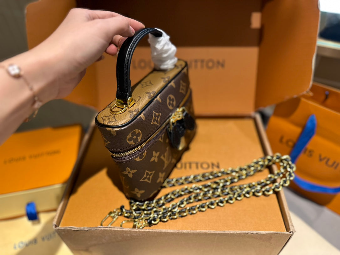 (38) Louis Vuitton Bag (Small)