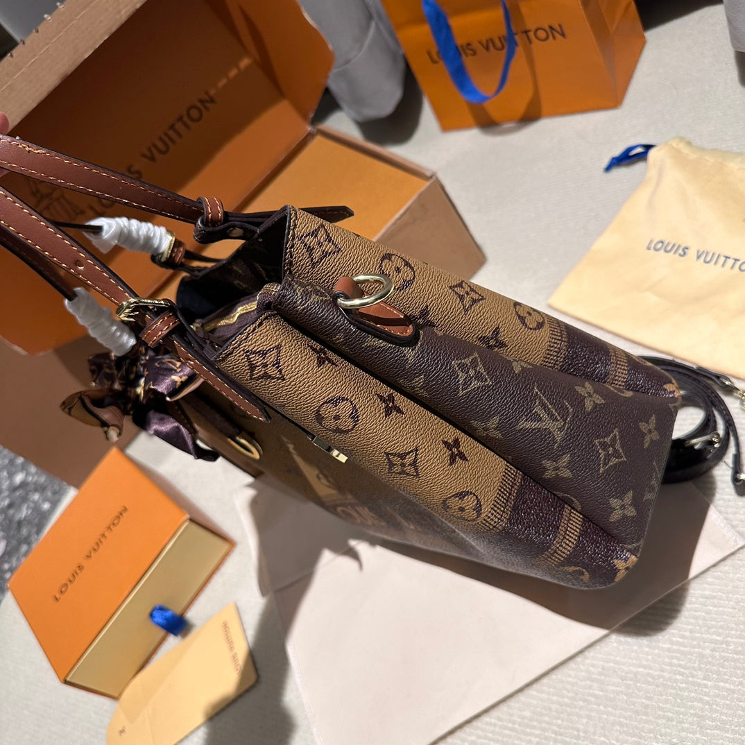 (82) Louis Vuitton Bag