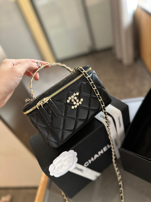 (35) Chanel Bag