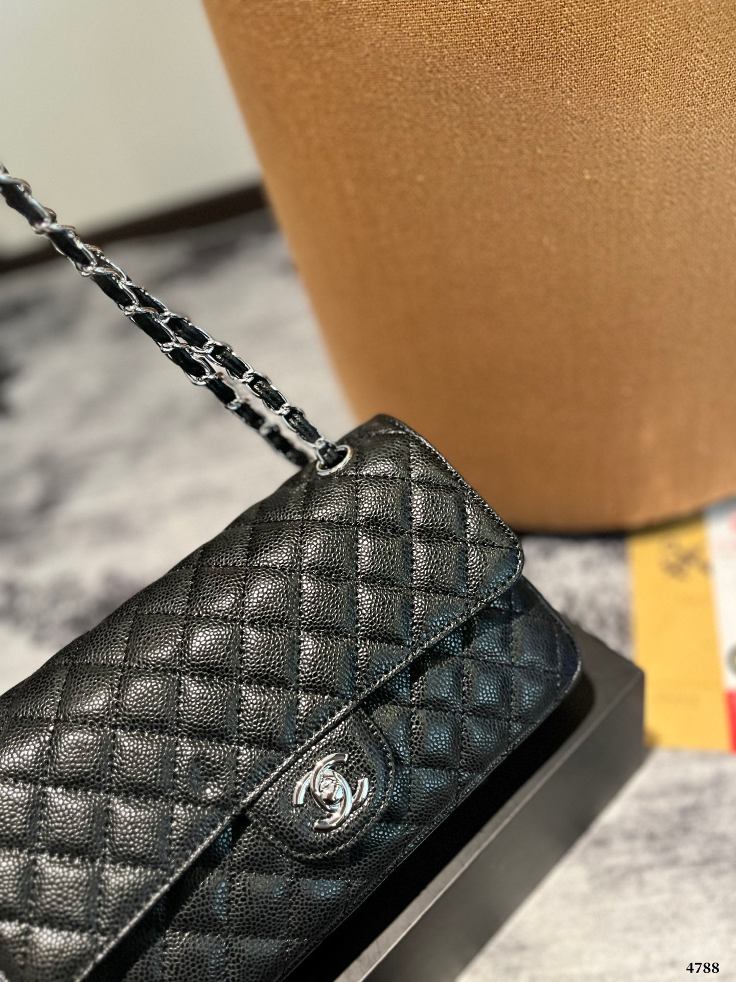 (40) Chanel Bag