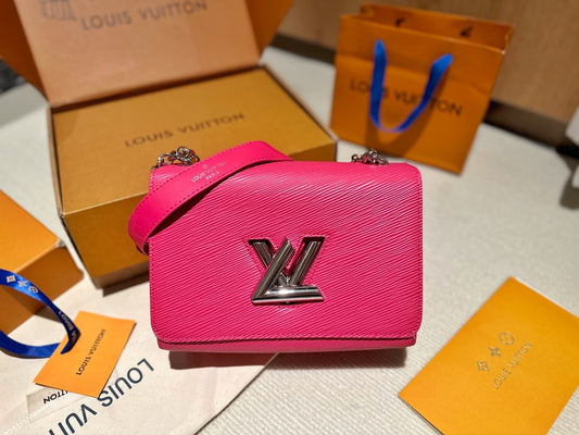 (21) Louis Vuitton Bag (new edition)