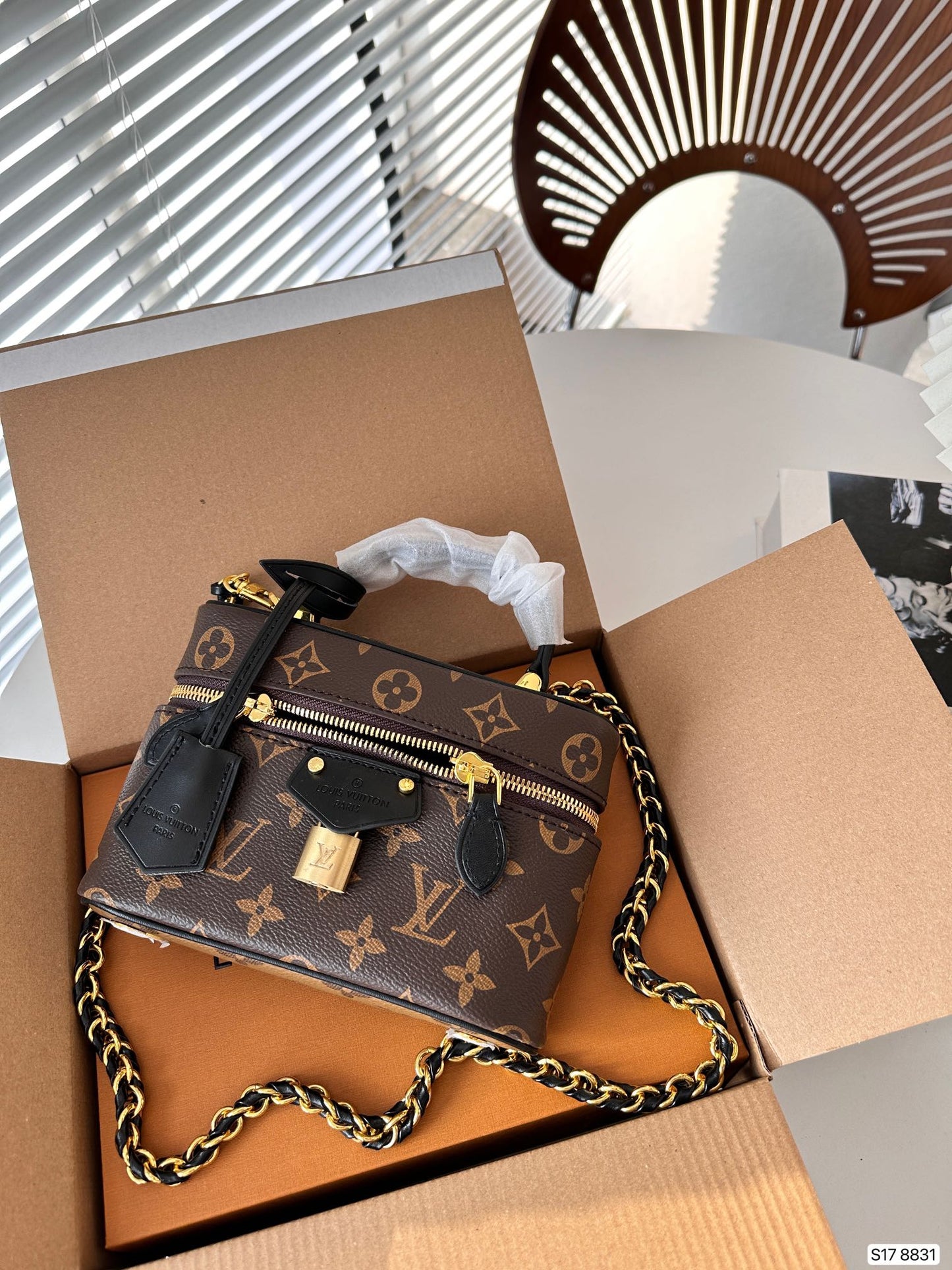 (18) Louis Vuitton Bag (small)