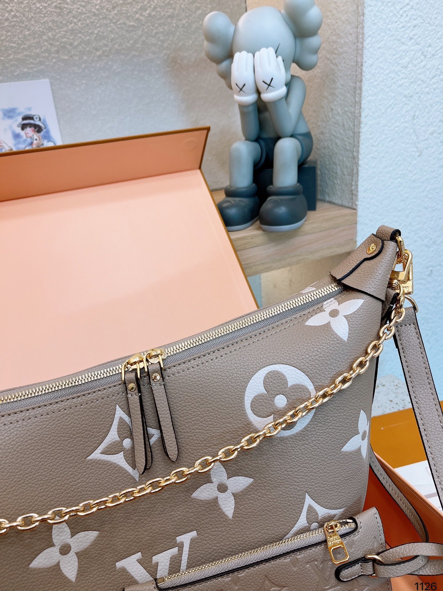 (36) Louis Vuitton Bag