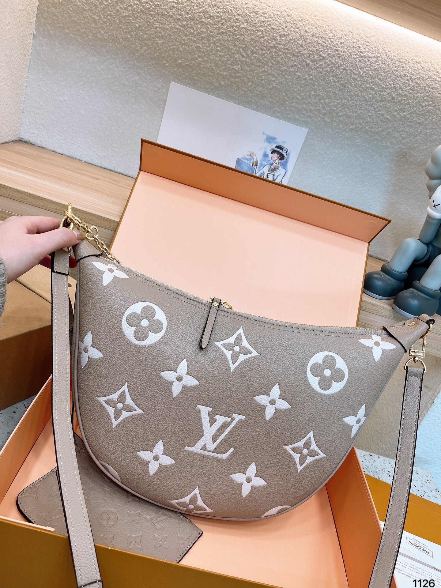 (36) Louis Vuitton Bag