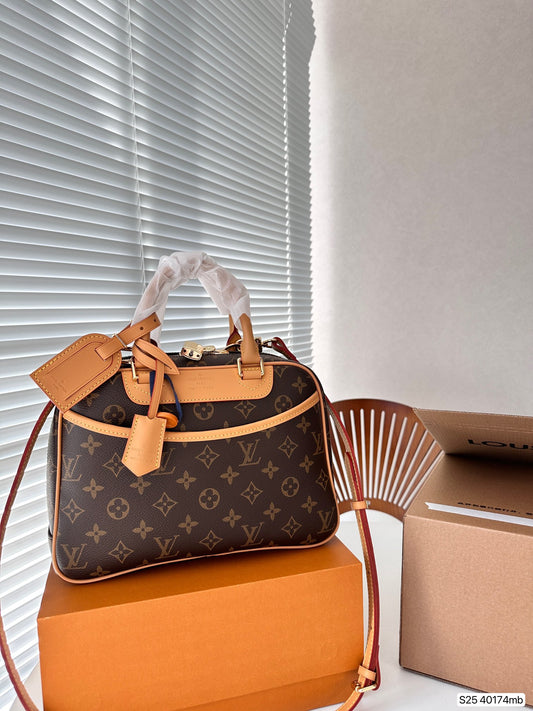 (15) Louis Vuitton Bag