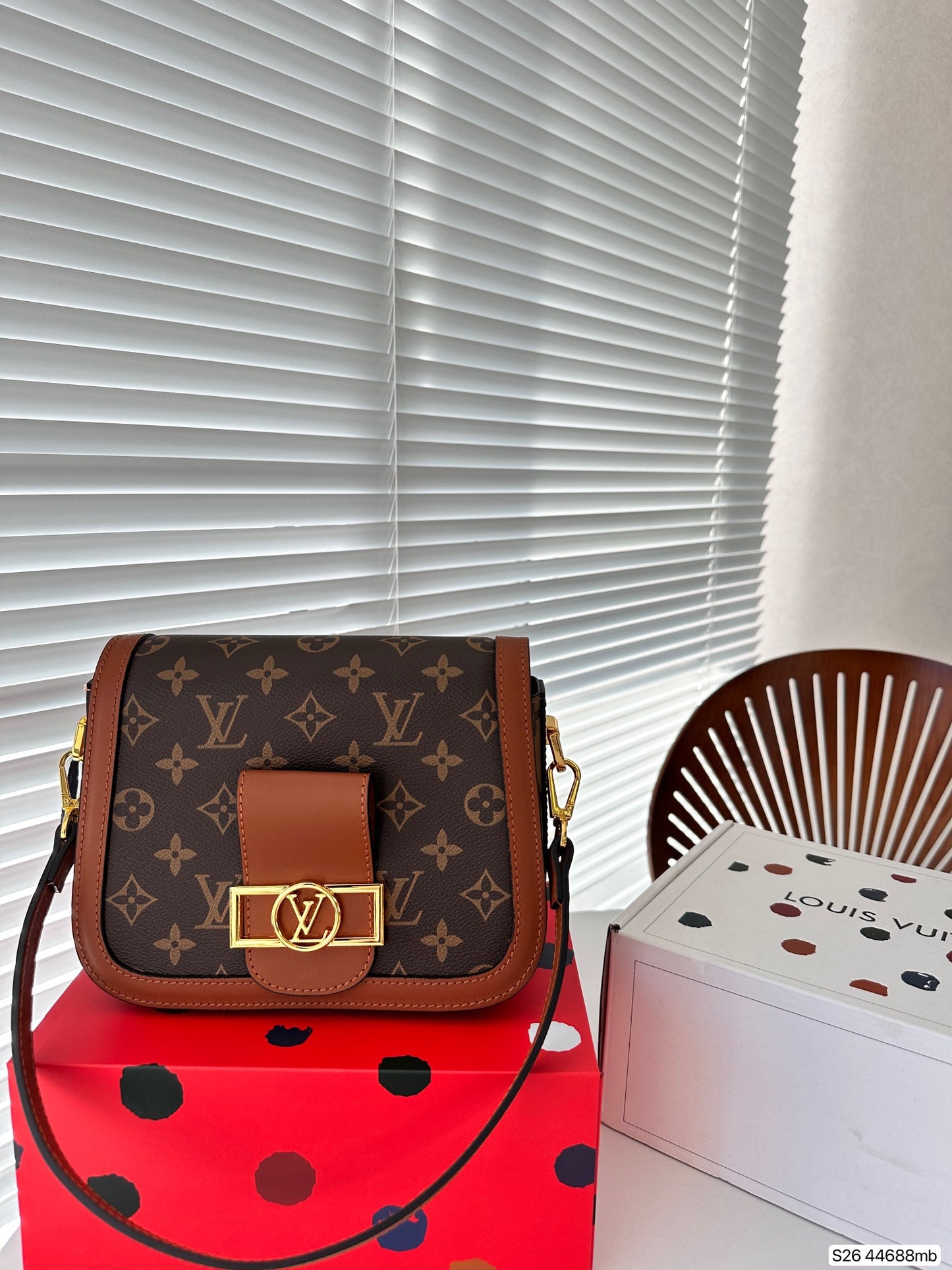 (16) Louis Vuitton Bag (small)