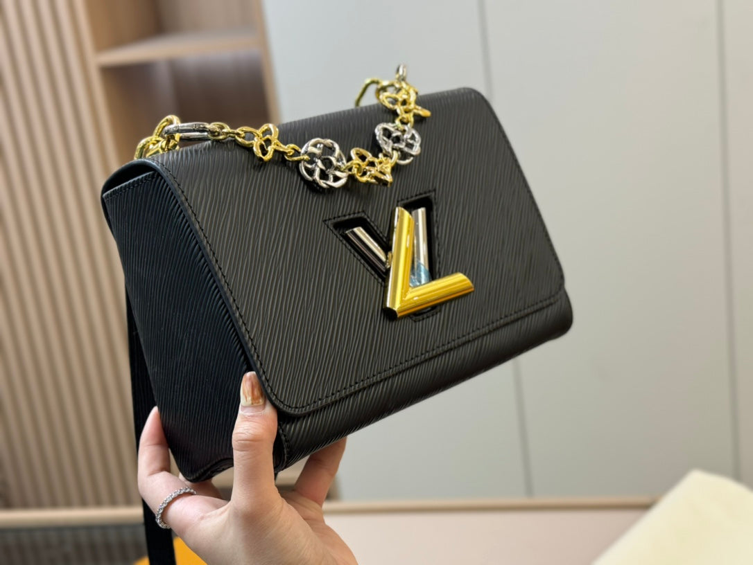 (32) Louis Vuitton Bag (new edition)