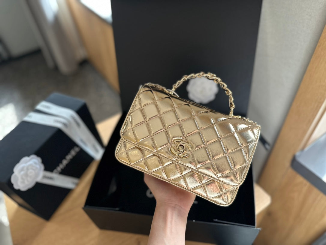 (28) Chanel Bag