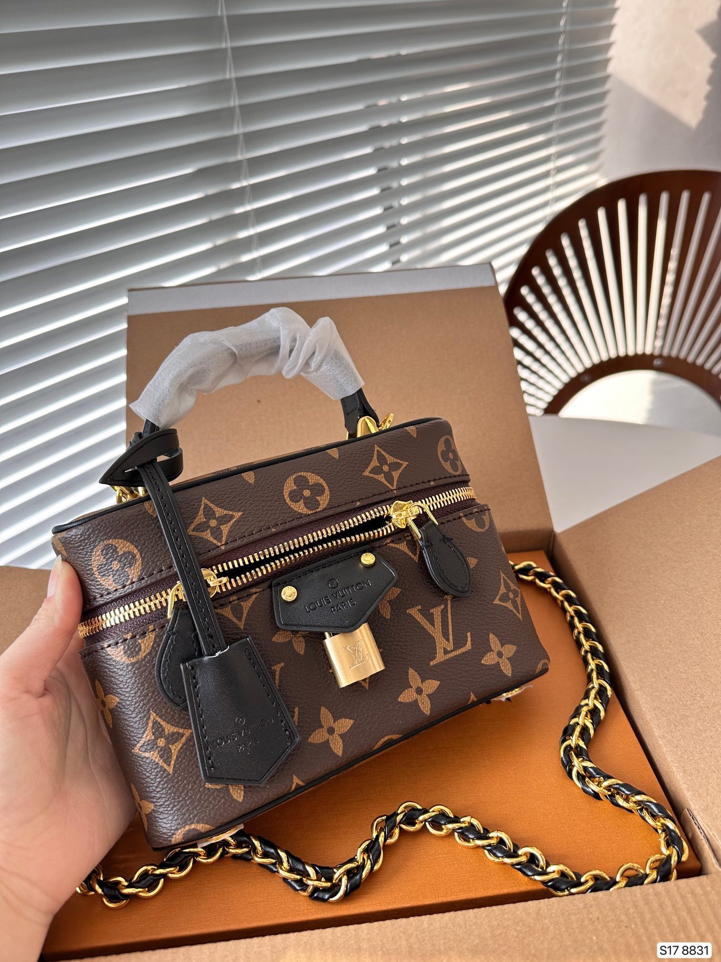 (18) Louis Vuitton Bag (small)