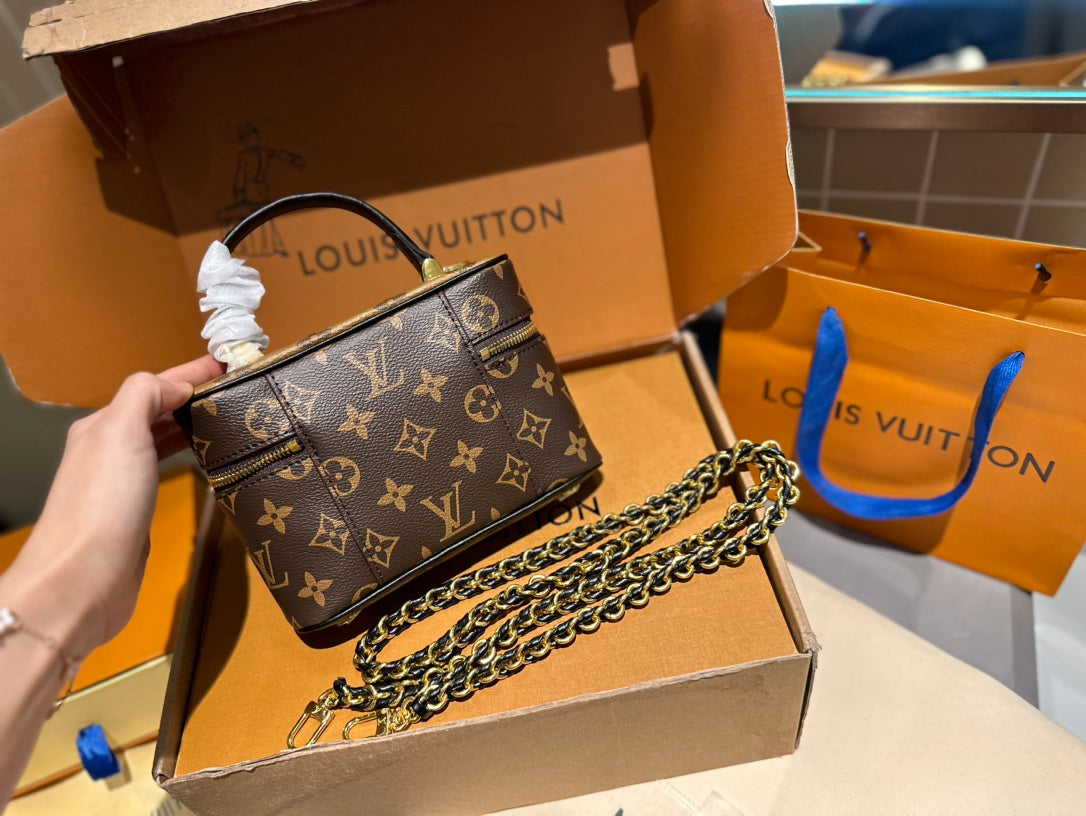 (38) Louis Vuitton Bag (Small)