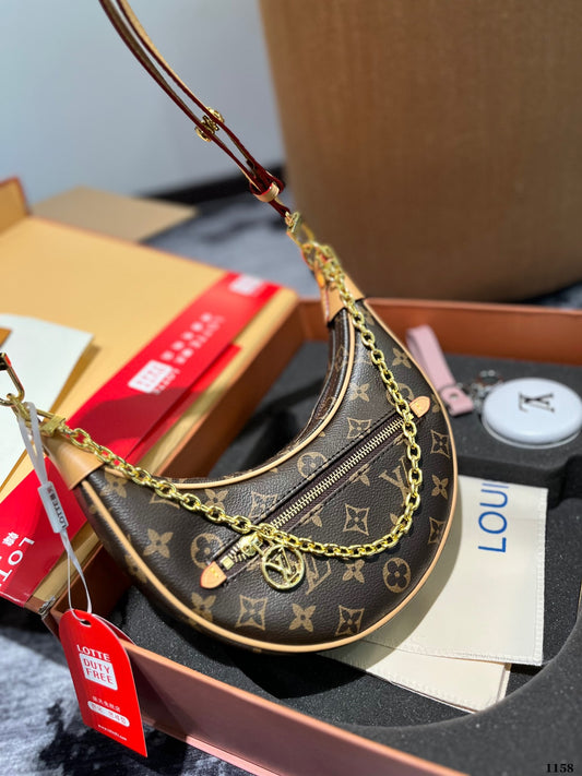 (11) Louis Vuitton Bag (small)