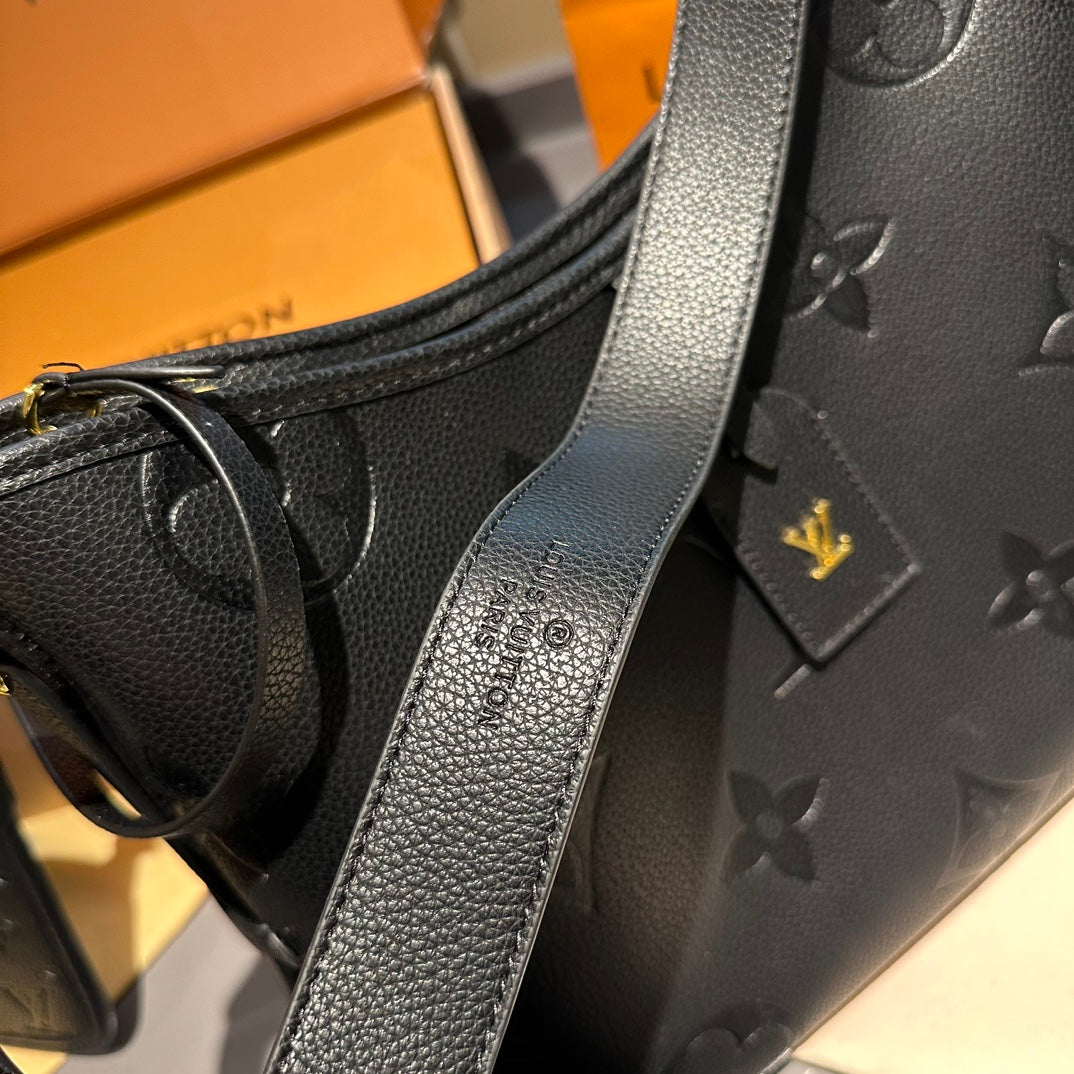 (40) Louis Vuitton Bag