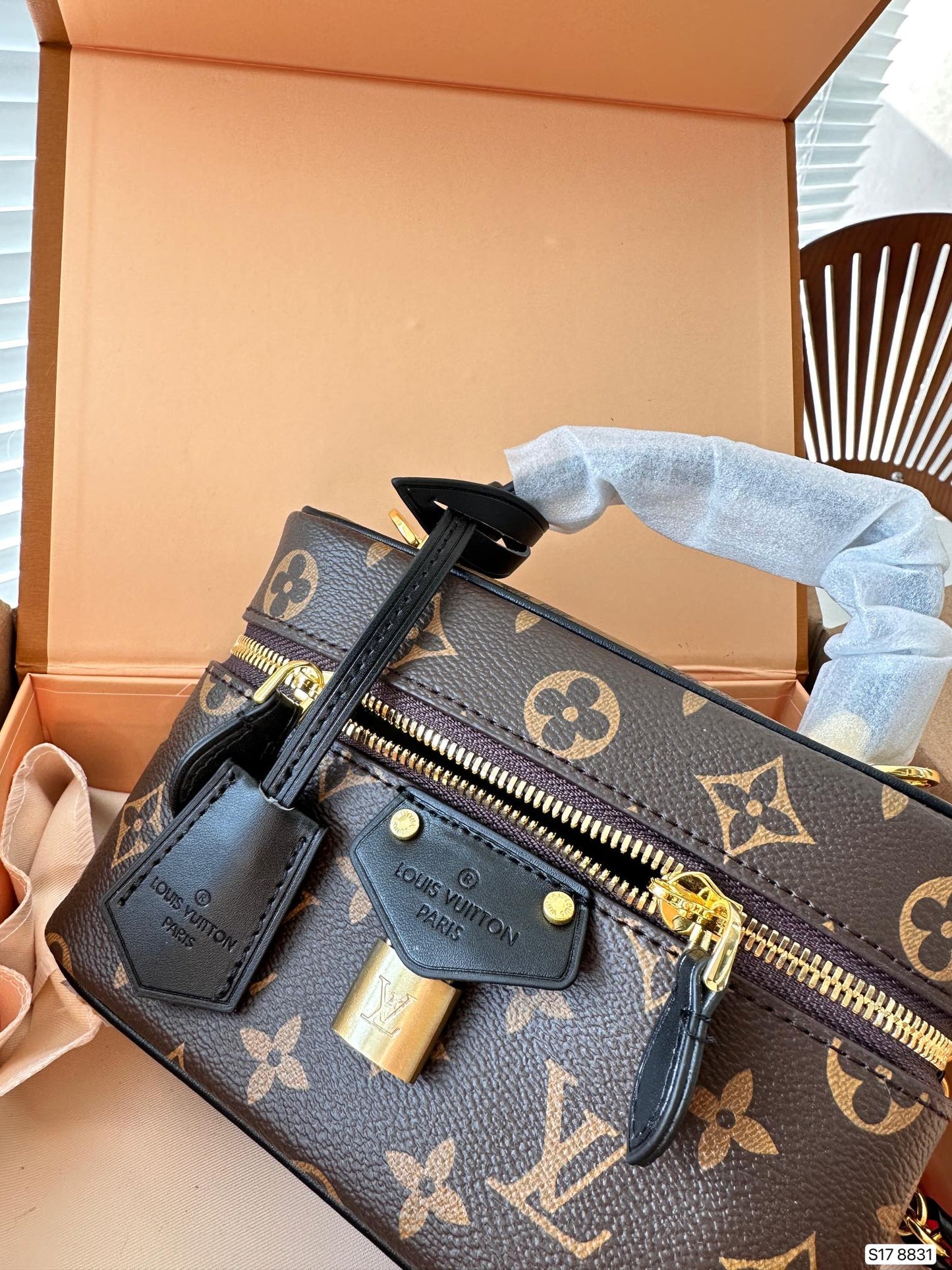 (18) Louis Vuitton Bag (small)