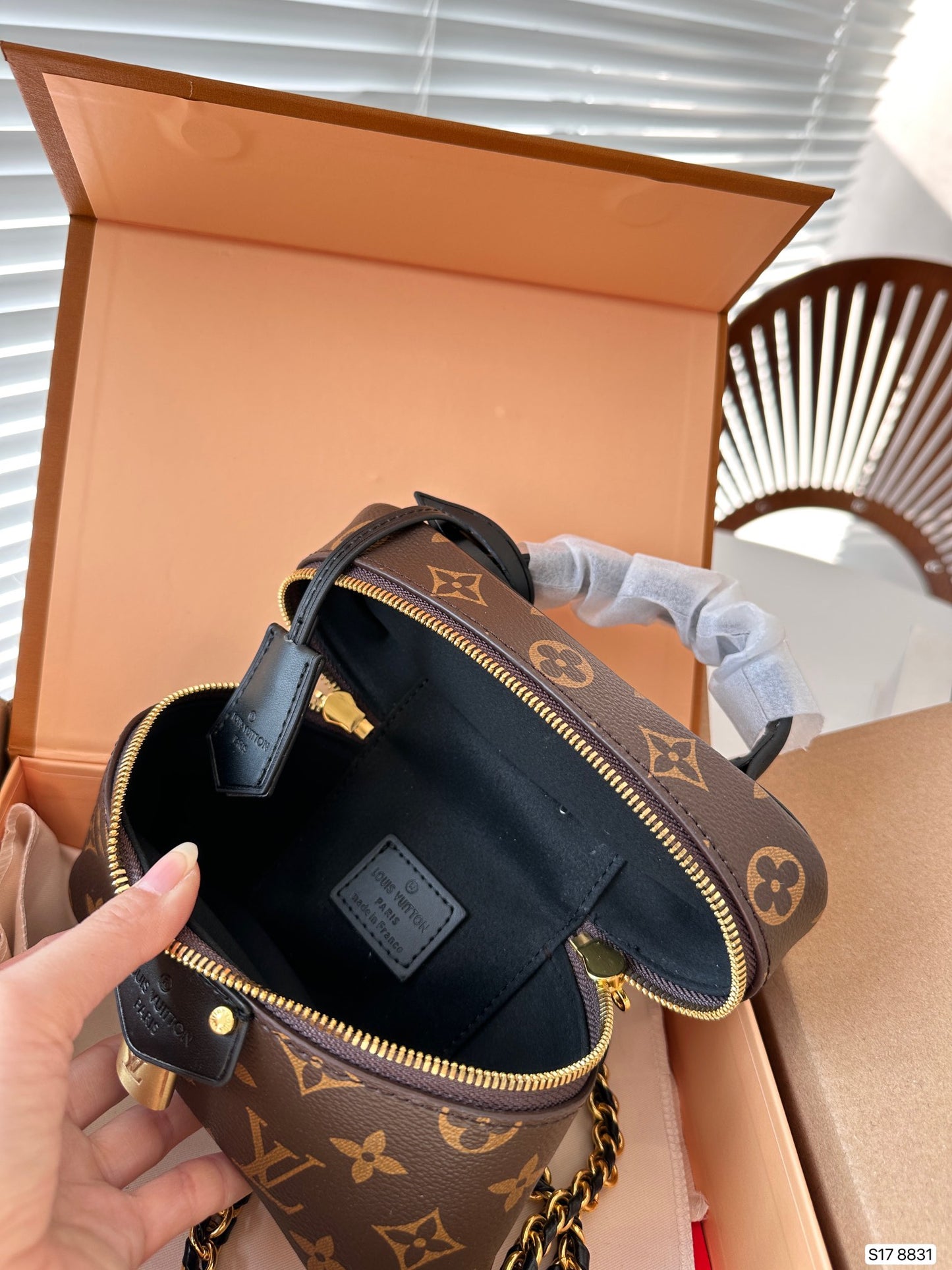 (18) Louis Vuitton Bag (small)