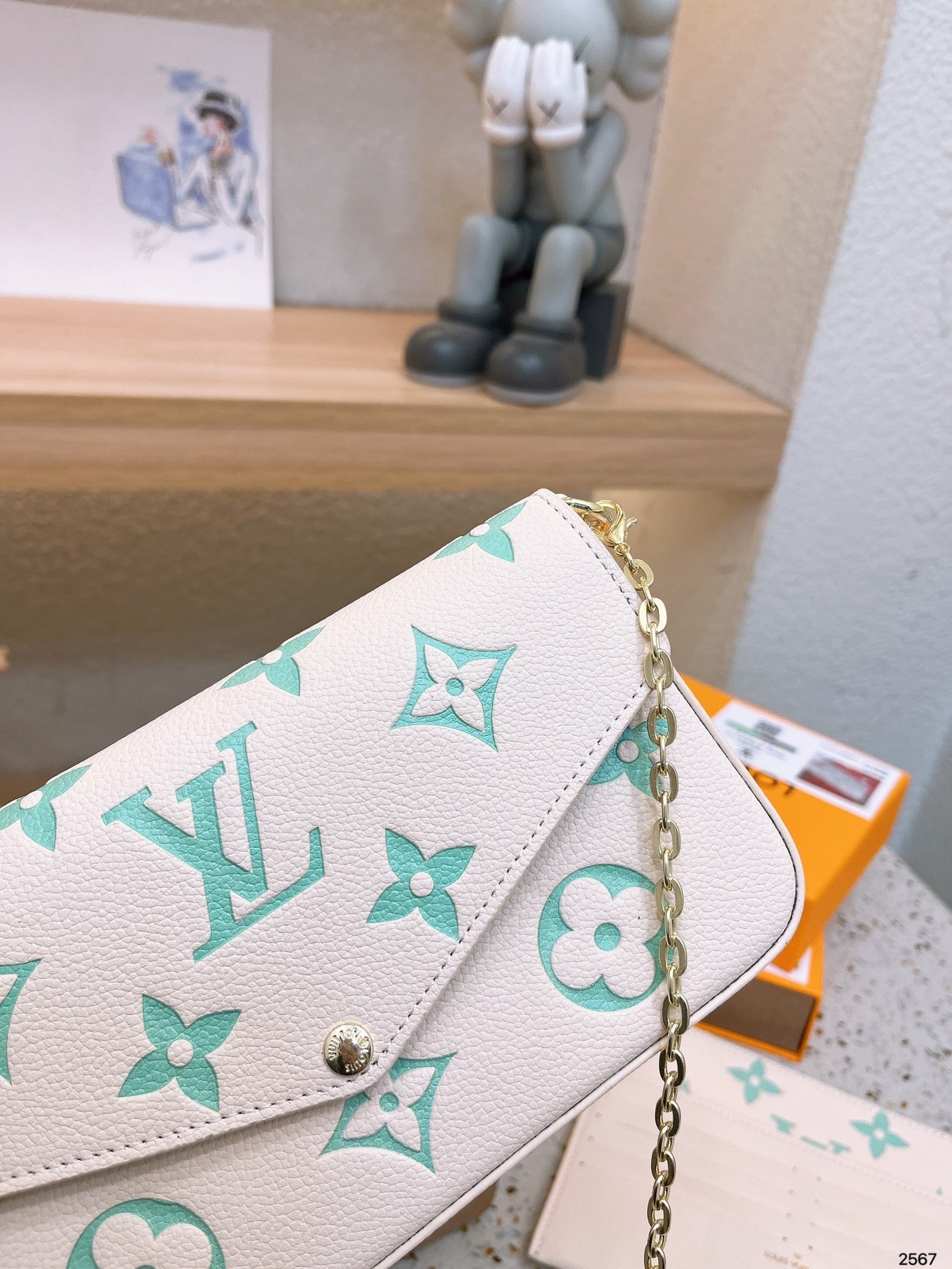 (62) Louis Vuitton Bag (small)