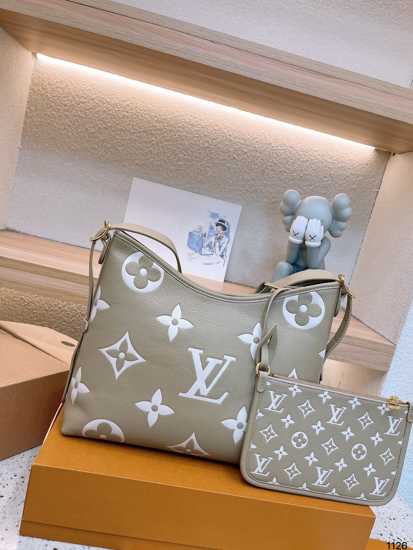 (37) Louis Vuitton Bag