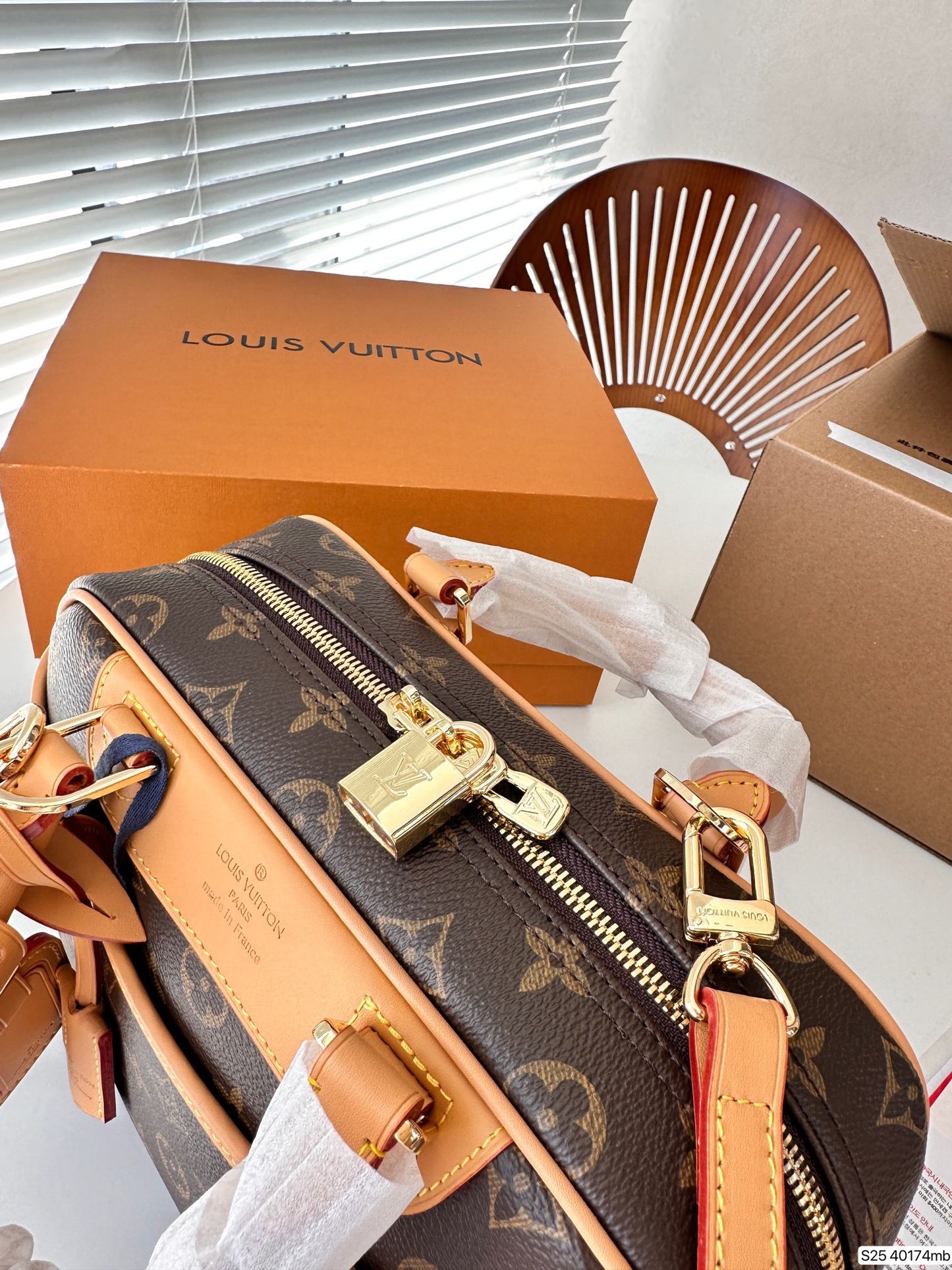 (15) Louis Vuitton Bag