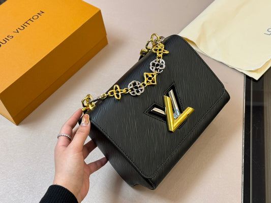 (32) Louis Vuitton Bag (new edition)