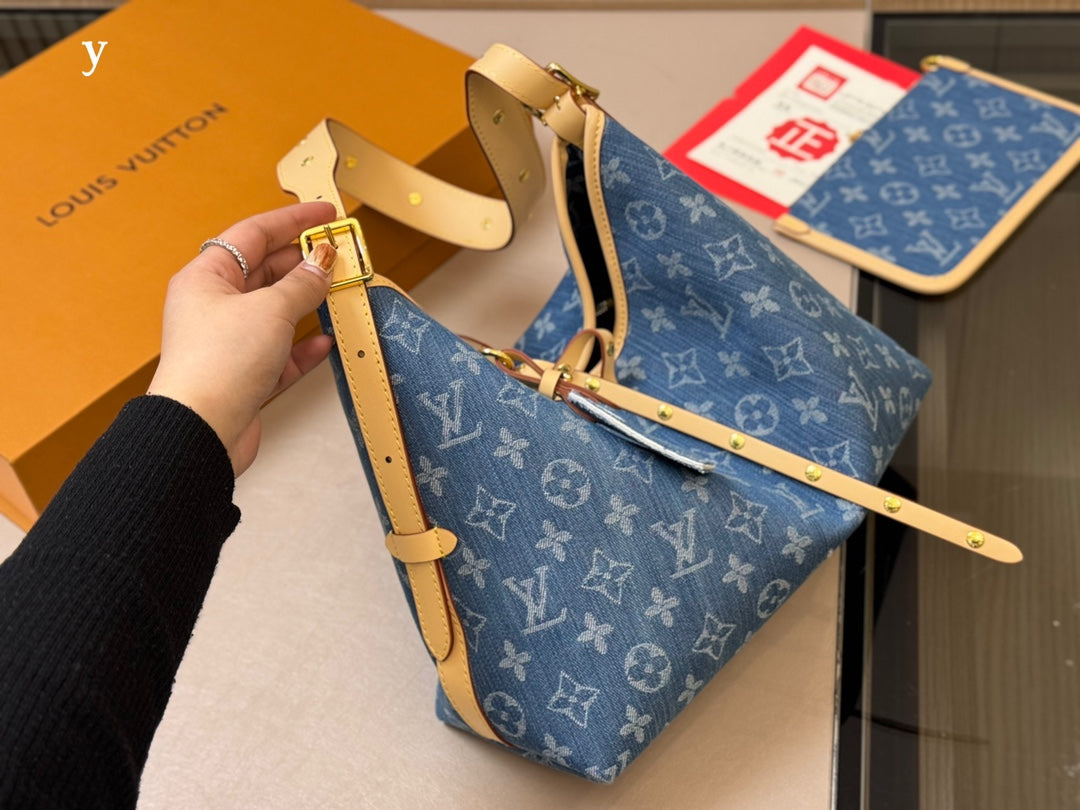 (31) Louis Vuitton Bag